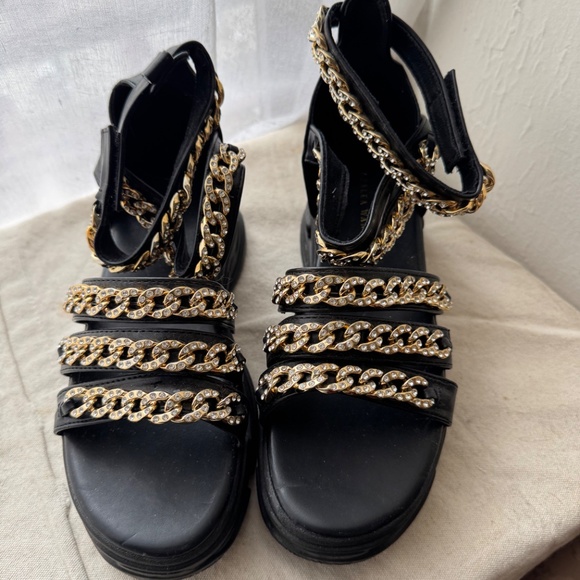 Azalea Wang Black and Gold Sandals - Picture 4 of 9